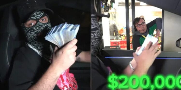 VIDEO: Le ofrecen 200 mil pesos a empleado de 7-Eleven para renunciar y los rechaza