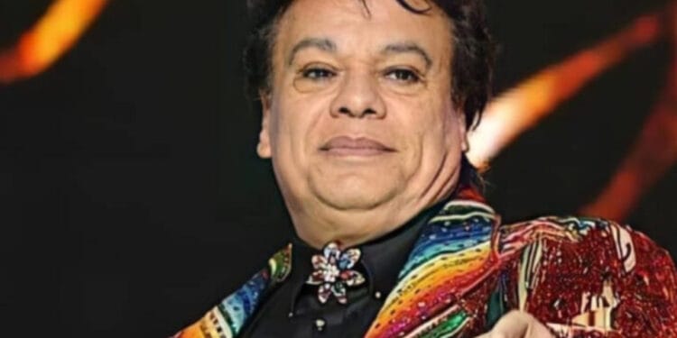 VIDEO: Mujer asegura que figura de Juan Gabriel apareció en envoltura de sus tacos