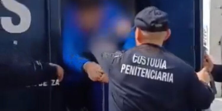 VIDEO: Trasladan a Fofo Márquez al penal de Texcoco