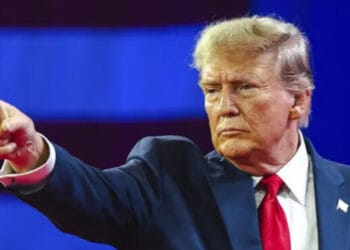 Trump dice que EEUU ofrecerá una «tarjeta dorada» a millonarios