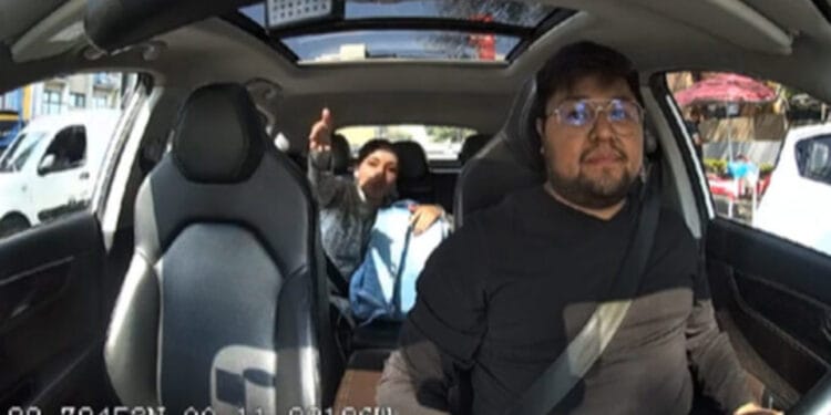 Pasajera amenaza a conductor de Uber en CDMX