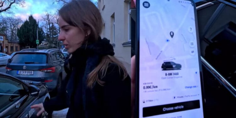 «Ya nadie necesita comprar carro en Alemania» Joven muestra como se rentan los autos estacionados en la calle