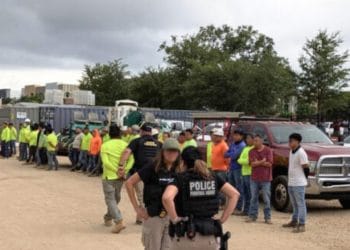 Mega redada en Florida deja más de 100 migrantes detenidos