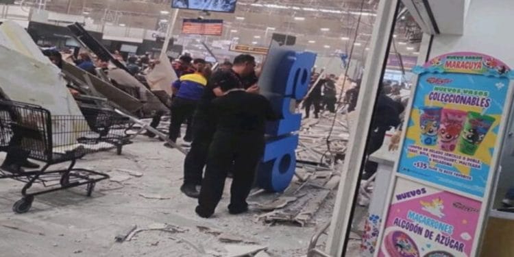 Se desploma techo en una tienda Chedraui en CDMX, reportan lesionados