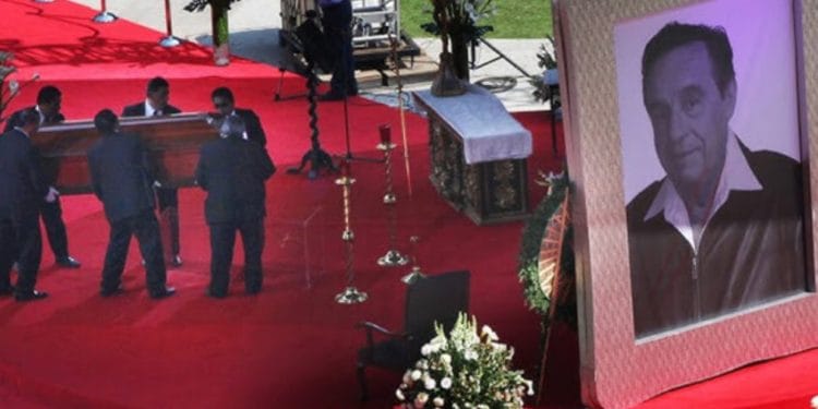 Carlos Villagrán cree que Chespirito no murió el día que dijeron; esta es su controversial teoría