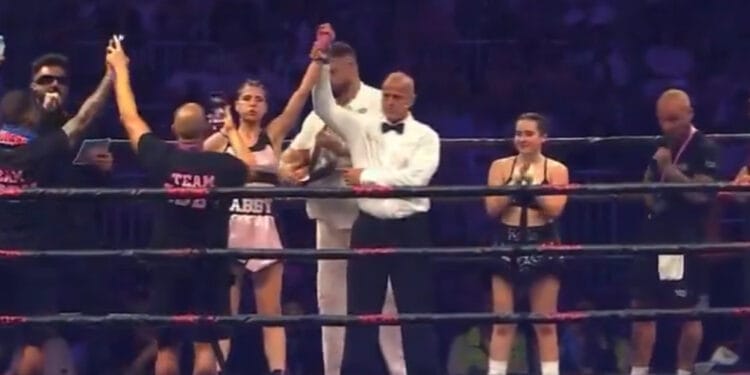 Roro Bueno pierde su combate frente a Abby en La Velada del Año V