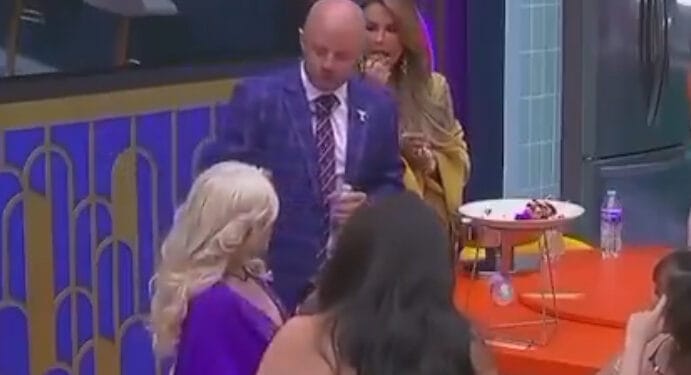 VIDEO: Facundo bromea con Olivia Collins