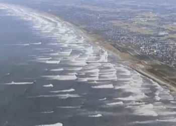 Exhiben en VIDEO las primeras olas de tsunami que golpearon las costas de Japón tras terremoto