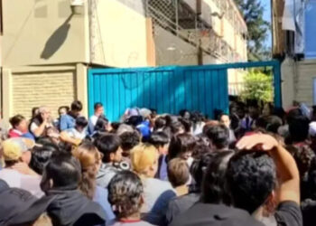 Alumno pierde la vida dentro de escuela secundaria en Iztapalapa; estudiantes reportan disparos