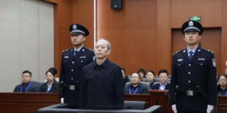 El Gobierno de China condenó a pena de muerte a un exministro por abuso de poder y corrupción