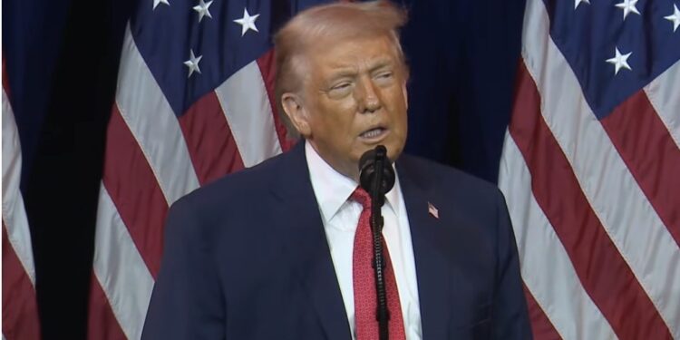 Maduro quiere imitar mi baile pero es un violento: Trump