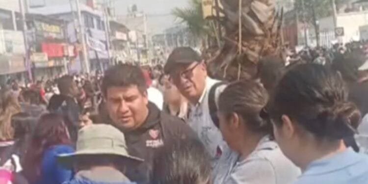 VIDEO: Se llevan plantas recién colocadas mientras esperaban a la presidenta en la inauguración de hospital en La Pastora