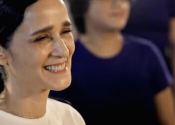 Julieta Venegas desactiva comentarios en YouTube tras ola de críticas por “La Niña Futbolista”