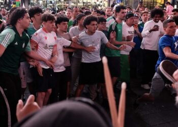 Aficionados de Argentina y Argelia protagonizan pelea en Times Square antes de su debut en el Mundial 2026