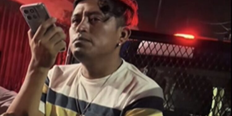 “¡Mami, sácame de aquí!”: sus amigos lo abandonan con una cuenta de 5 mil pesos y ni su mamá quiso rescatarlo