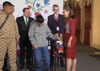 El Pato Merlín le lanza un picotazo a Claudia Sheinbaum en plena mañanera
