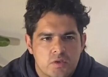 Sujeto que arrojó cerveza a joven Mexicana ofrece disculpas y recibe fuerte castigo del Mundial