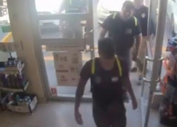 VIDEO: Les niegan la entrada a un Oxxo a Bomberos por llegar sucios tras atender una emergencia