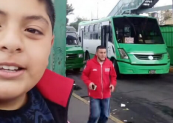 VIDEO: «Ahí viene nuestro camión» Niño presume con orgullo que su mamá conduce un camión de transporte público
