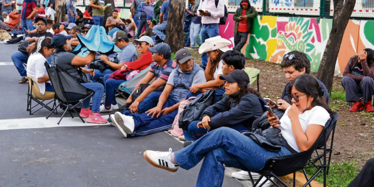 Casi mil millones de pesos en irregularidades educativas; auditorías exhiben pagos a maestros fallecidos y personal inexistente