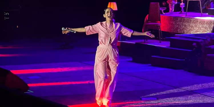 VIDEOS: Julieta Venegas evita cantar “La Niña Futbolista” en el Auditorio Nacional y conquista con sus grandes éxitos