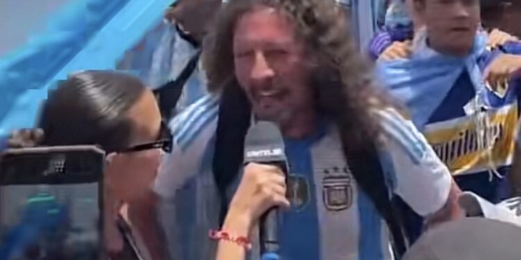 VIDEO: Descubren a sujeto haciéndose pasar por aficionado de distintas nacionalidades durante Mundial 2026
