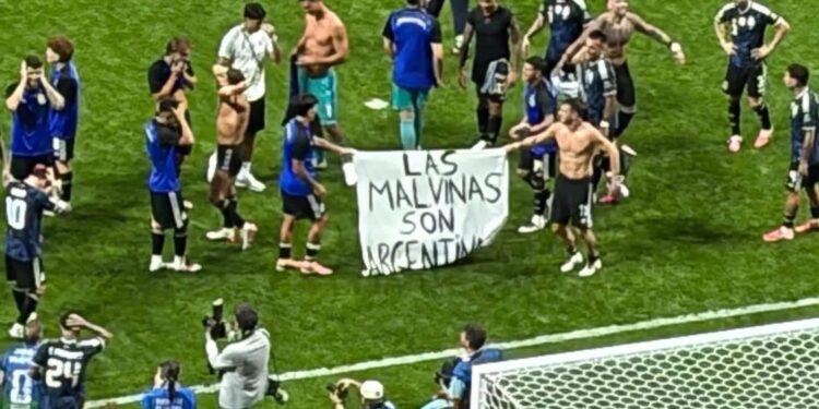 ¿La FIFA podría sancionar a Argentina? El polémico mensaje sobre las Malvinas abre el debate tras la semifinal