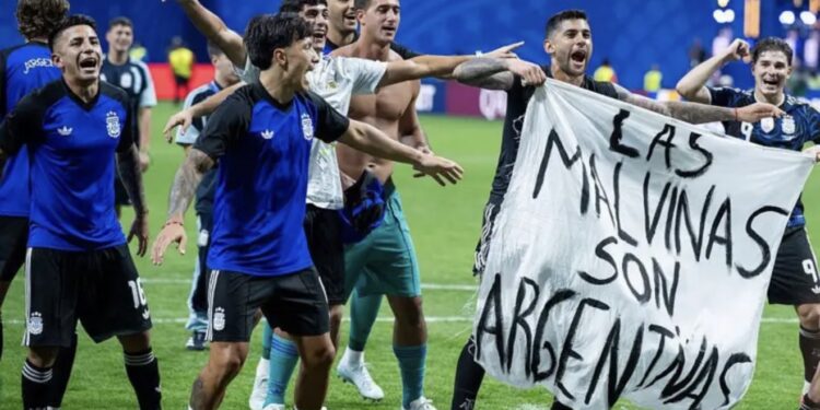 FIFA analiza posible sanción contra Argentina por pancarta sobre las Islas Malvinas