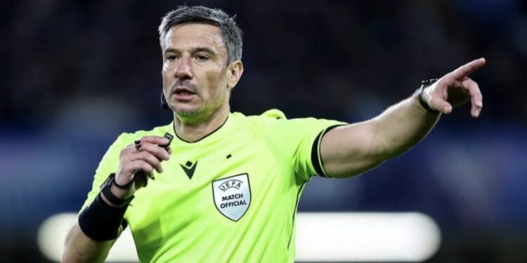 Medios y aficionados argentinos se quejan del arbitraje en la final España vs Argentina