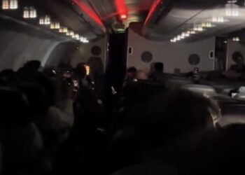VIDEO: Piloto hace creer a pasajeros que Argentina ganó el Mundial 2026 y el video se vuelve viral