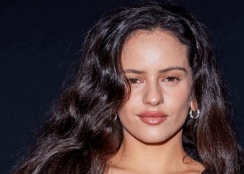 Rosalía desata polémica en Chile por comentario sobre la tierra durante concierto