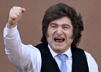 Milei firma un decreto para expulsar a extranjeros que agravien a Argentina