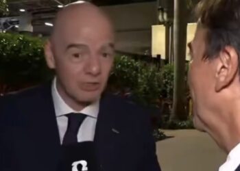 Captan a Infantino lamentándose cuando Cabo Verde le metió gol a Argentina, luego revela que se puso muy nervioso