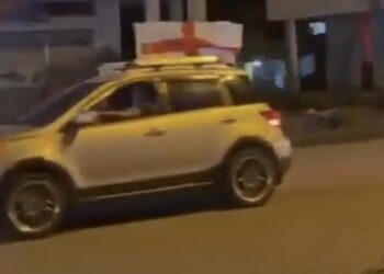 VIDEO: Ecuatorianos celebran en las calles la victoria de Inglaterra sobre México; ondean banderas inglesas