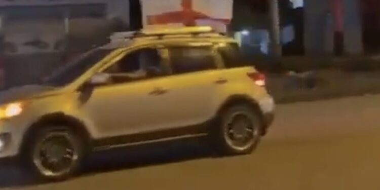 VIDEO: Ecuatorianos celebran en las calles la victoria de Inglaterra sobre México; ondean banderas inglesas