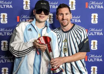 Bizarrap revela que le avisaron que tenía que darle el premio al jugador del partido a Messi desde un día antes y desata polémica en redes