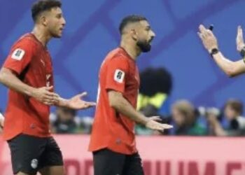 Exárbitros mexicanos ponen en duda la decisión del VAR en el Argentina vs Egipto