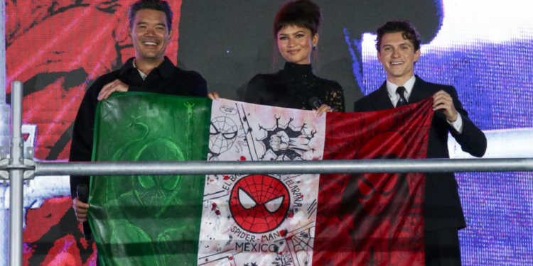 ¿Multarán a Zendaya y Tom Holland? La sanción que podrían recibir por alterar la bandera