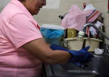 Esto es lo que debería ganar una empleada del hogar por laborar 3 días a la semana, según la Ley