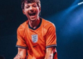 Louis Tomlinson responde a críticas de fans mexicanos tras proyectar el México vs Inglaterra en su concierto