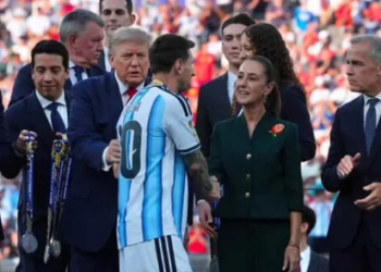 Jugadores argentinos son señalados por desairar el saludo de Claudia Sheinbaum durante la premiación del Mundial 2026