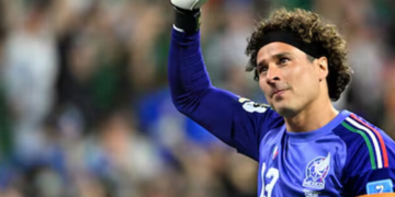 Memo Ochoa gana un «Globo de Oro» por el emotivo beso al poste en el Mundial 2026