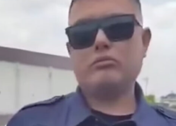 Policía intentó extorsionar a una familia y terminó ofreciéndoles dinero para borrar el video