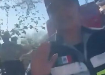 VIDEO: “No estoy haciendo rapiña, estoy esperando para agarrar” Mujer le dice a Guardia Nacional tras volcadura de tráiler