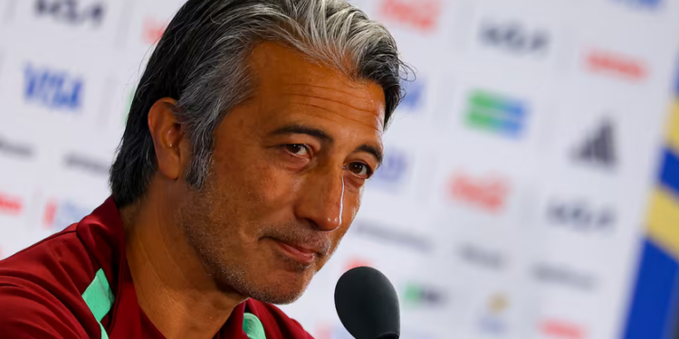 Murat Yakin arremete contra el arbitraje tras la eliminación de Suiza: «Jugamos contra Argentina, el árbitro y el VAR»