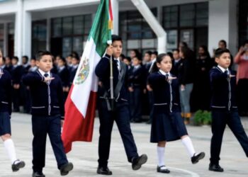 SEP cambia las reglas: la escolta escolar ya no será para alumnos con mejores calificaciones