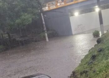 ¡CDMX bajo el agua! Fuertes lluvias provocan inundaciones y caos