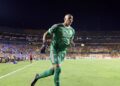 Nahuel Guzmán es expulsado tras empujar al árbitro en partido de Tigres