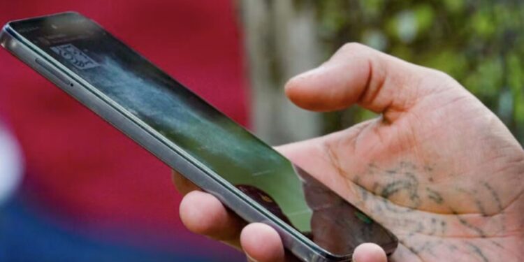 Registro celular provoca caída de 4.9 millones de líneas de prepago previo a la desconexión