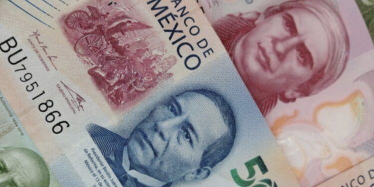 El peso noquea al dólar: así cotiza frente al peso mexicano este 15 de agosto